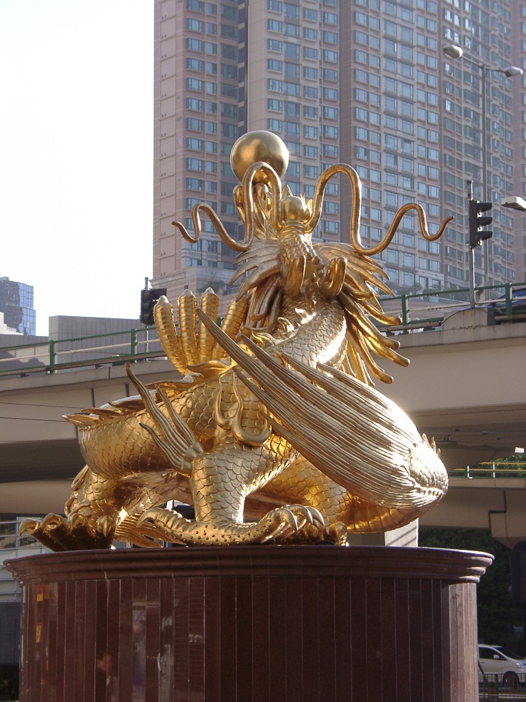 patung naga dapat di jumpai dengan mudah di china maupun hongkong ini menandakan pentingnya naga dalam budaya bangsa china Kebenaran Legenda Naga di China Adalah Fakta